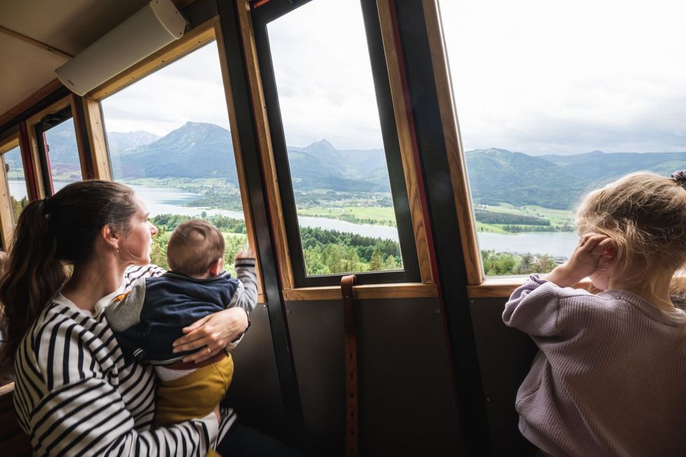 Het uitzicht vanaf de Schafbergbahn de steilste tandradbaan van Oostenrijk