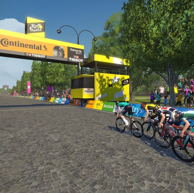 screenshot of champs elysees in zwift's virtual tour de france
