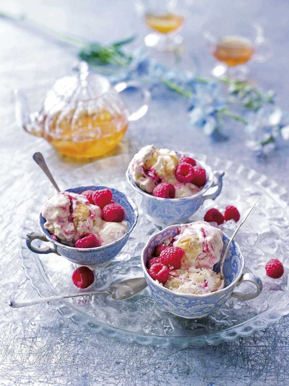 té helado con frambuesas