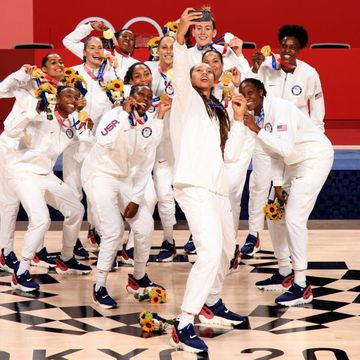 women's basketball medal ceremony olympics day 16