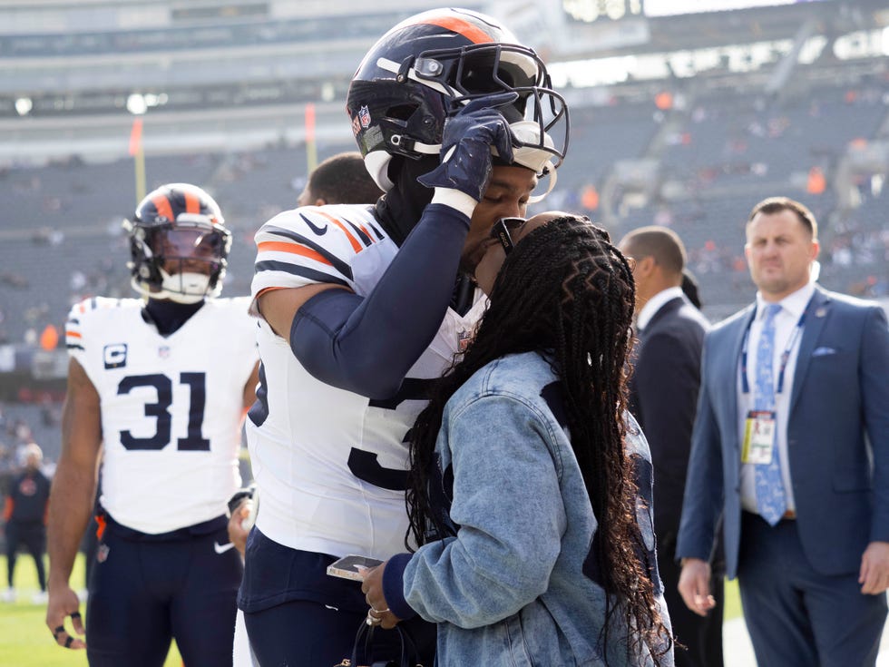 Jonathan Owens bacia Simone Biles