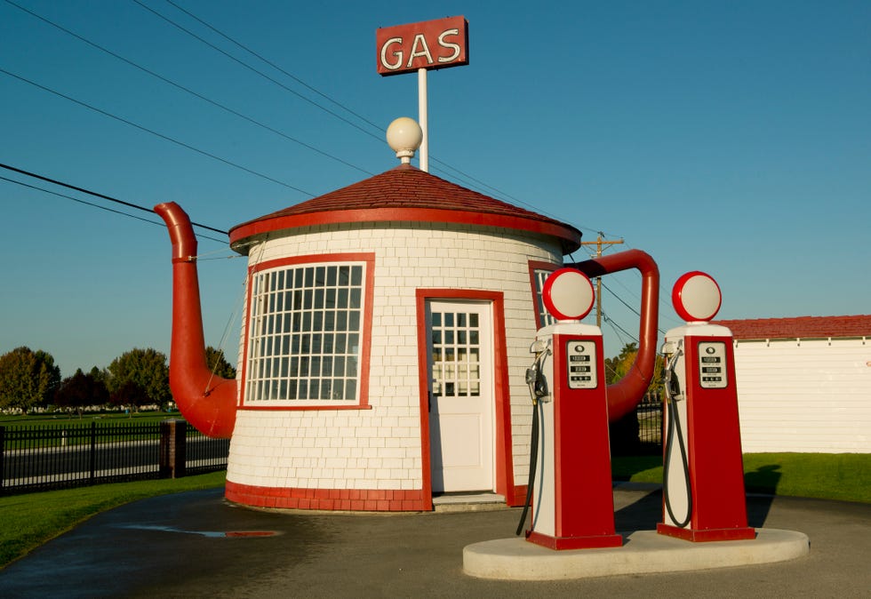 roadside attractions teapot gas stationteapot dome historic gas station, built 1922, zillah, washington