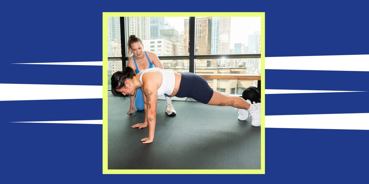 https://hips.hearstapps.com/hmg-prod/images/techniqueschool-pushups3-6870157a04aa0.jpg?crop=1.00xw:1.00xh;0,0&resize=1200:*