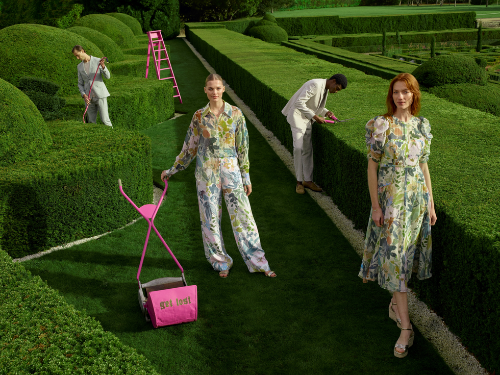 英倫品牌ted baker近日向全球女孩發出春意盎然的邀請，就像是尾隨著神秘兔子的愛麗絲一樣，在每個轉角與各式春裝單品相遇！
