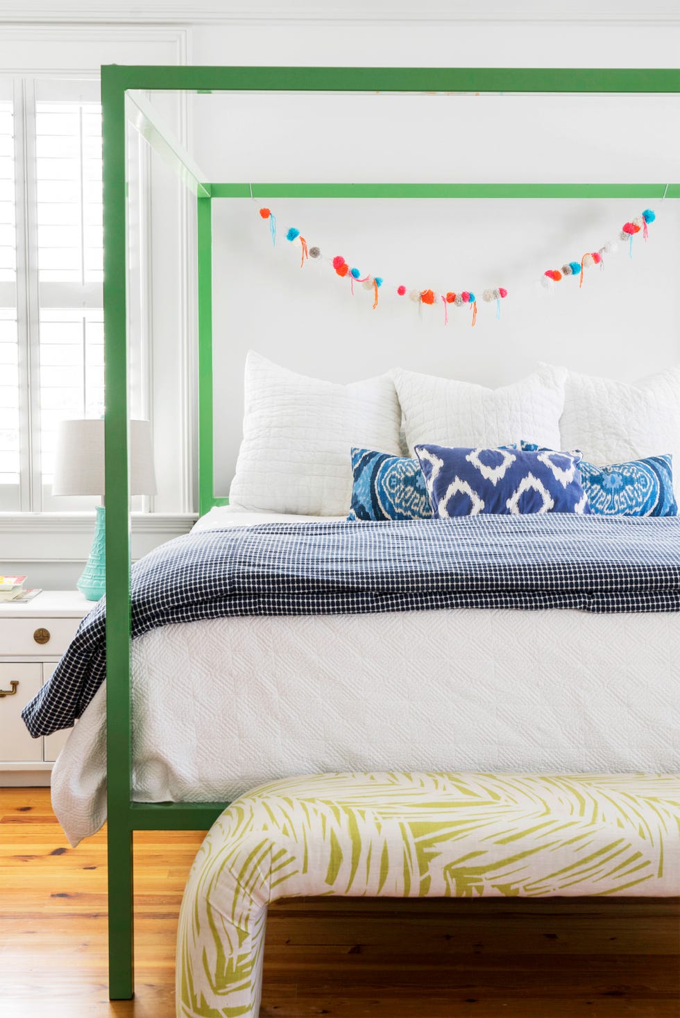 teen bedroom ideas - four poster
