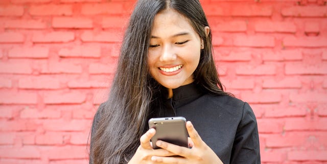 Tinder Dating Among Teens: When Swipe-Right Culture Goes to High School