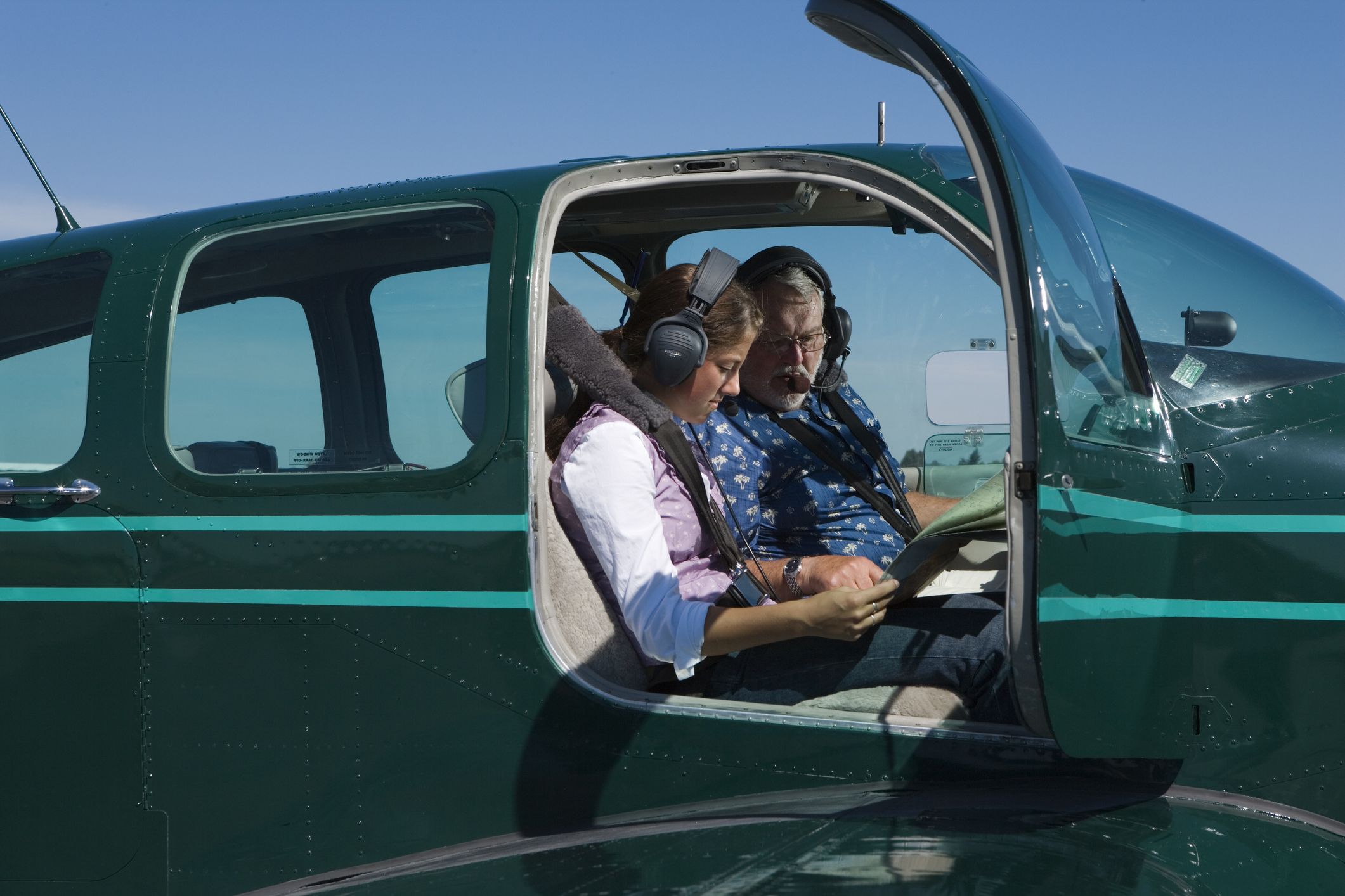 Learn How to Fly a Plane the Affordable Way