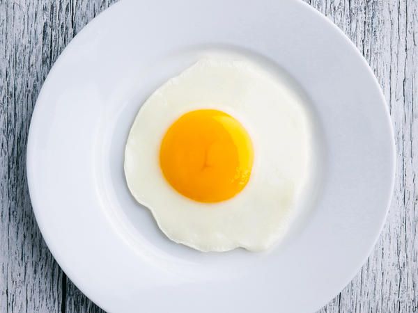 Egg yolk, Food, Ingredient, Egg white, Breakfast, Egg, Meal, Dishware, Serveware, Egg, 