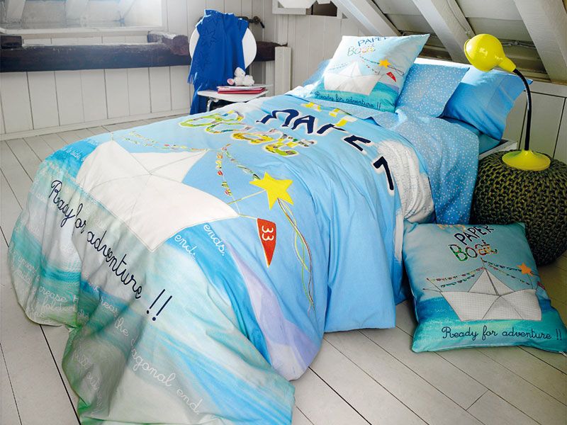 Bed sheet, Blue, Bedding, Product, Textile, Room, Yellow, Turquoise, Linens, Duvet cover, 