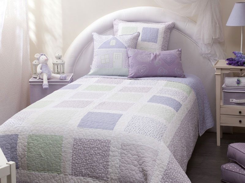 Bed sheet, Bedding, Bedroom, Bed, Furniture, Purple, Room, Duvet cover, Textile, Lilac, 