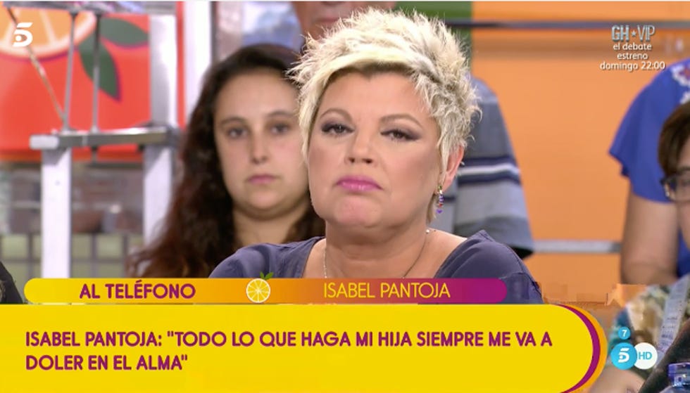 La tonadillera se rompe al hablar del estilo de vida de su hija, de lo mal que lo está pasando debido a la relación que mantiene con Dulce y de lo contenta que está porque esté en 'Gran Hermano VIP 6' porque así no se tiene que preocupar de lo que está 