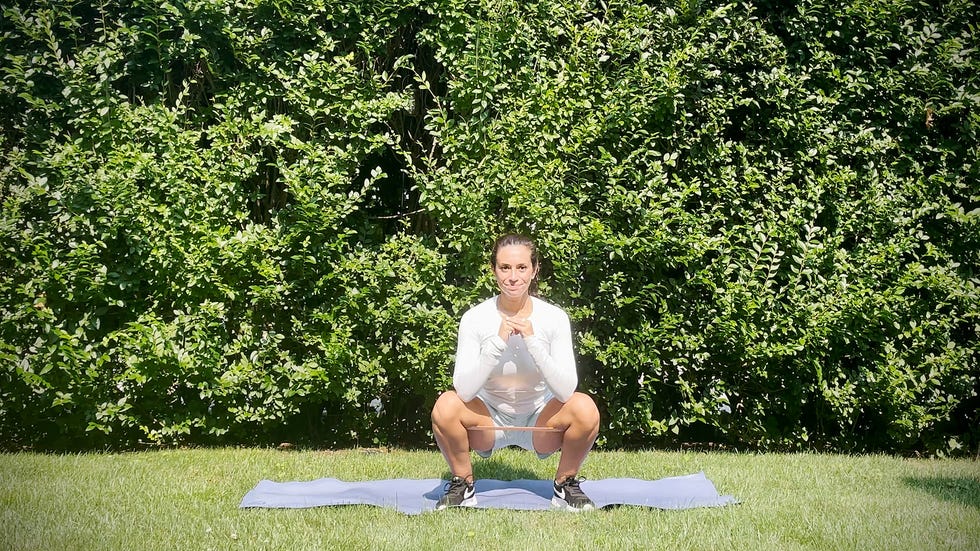resistance band leg workout, tempo squat
