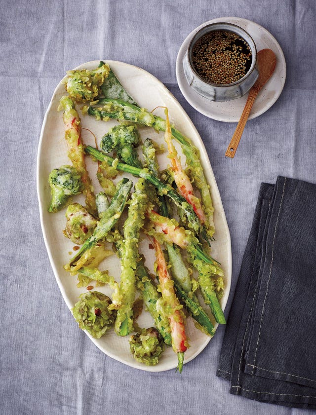 Tempura de verduras con salsa