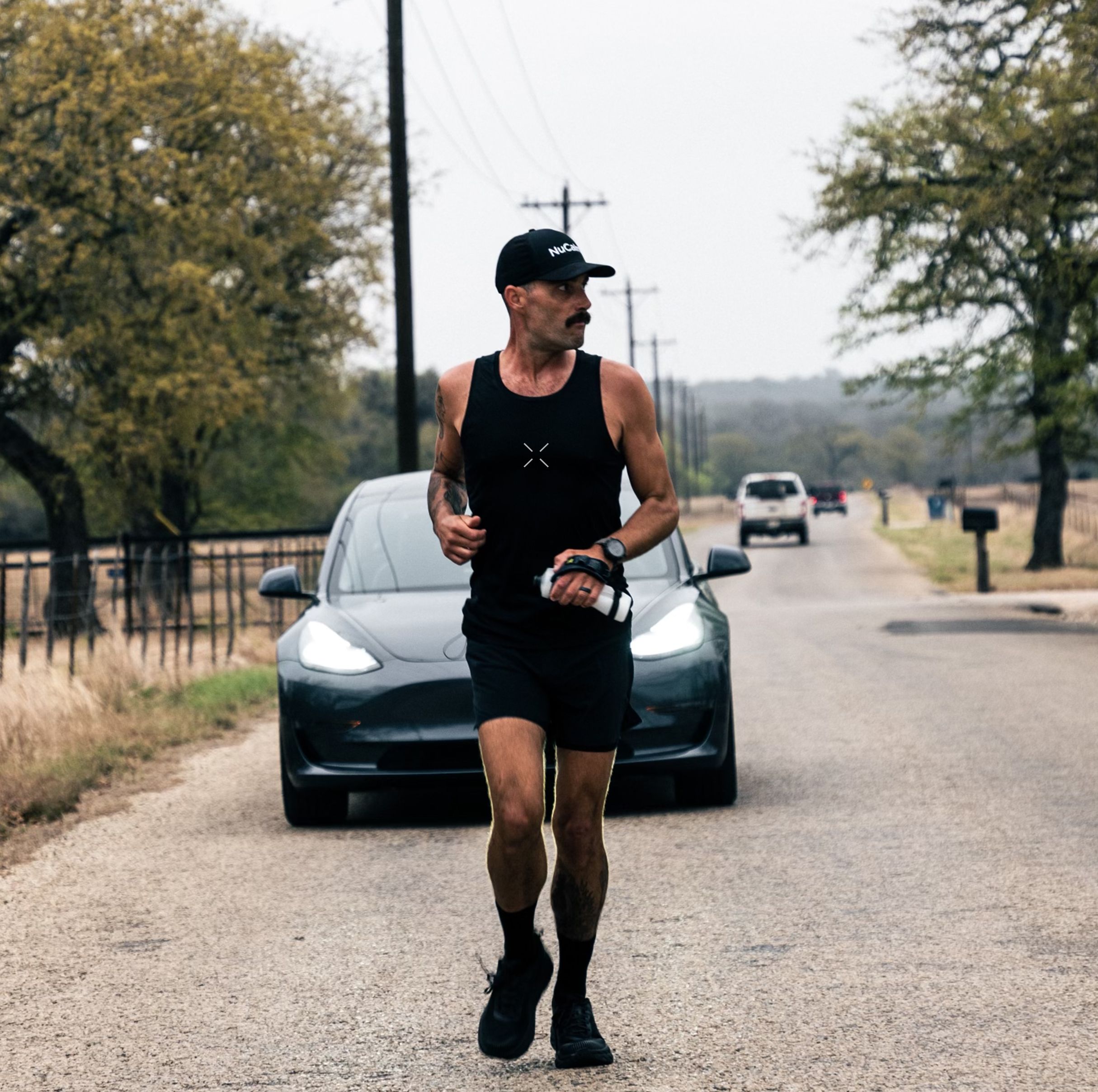 Watch This Ultrarunner Outlast a Fully Charged Tesla