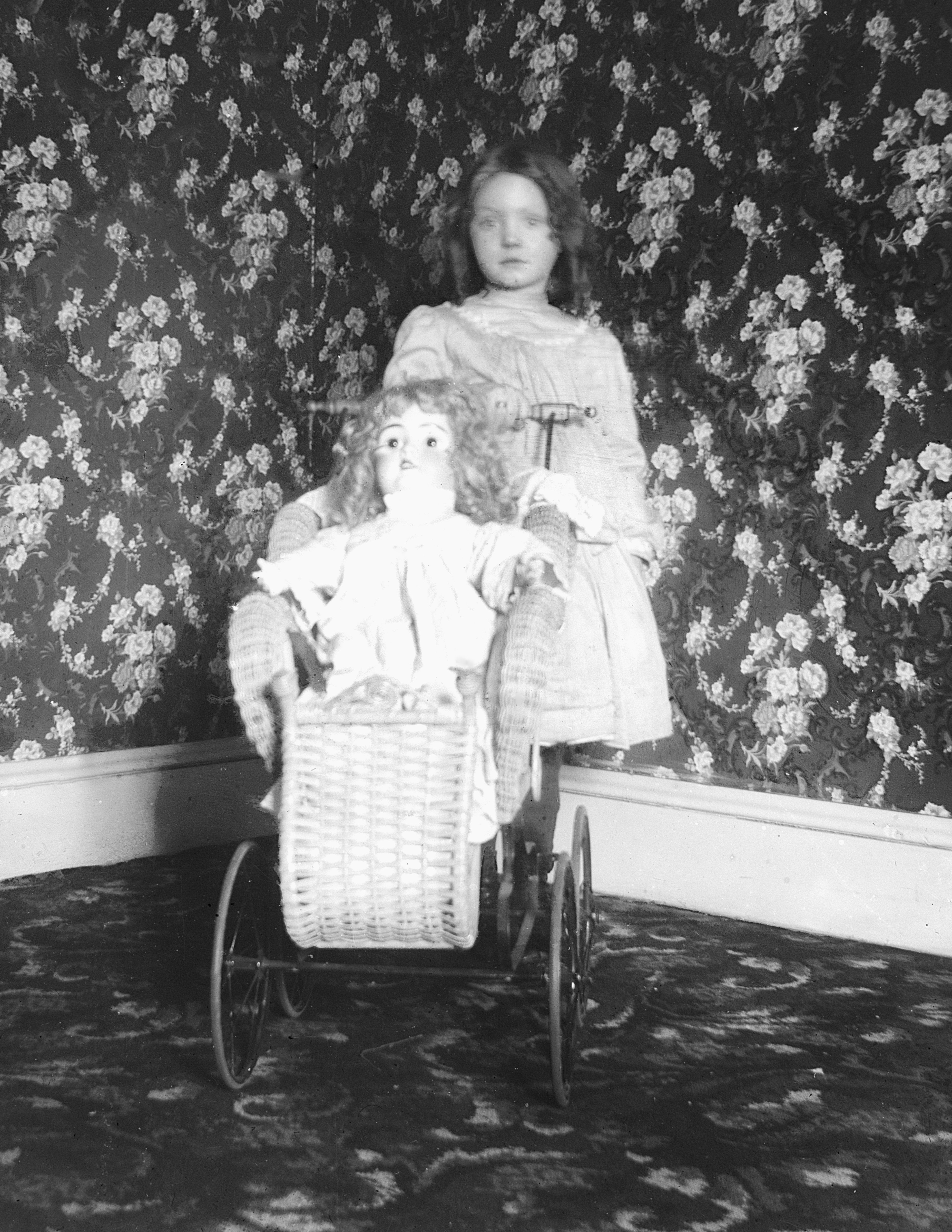 creepy old family photos