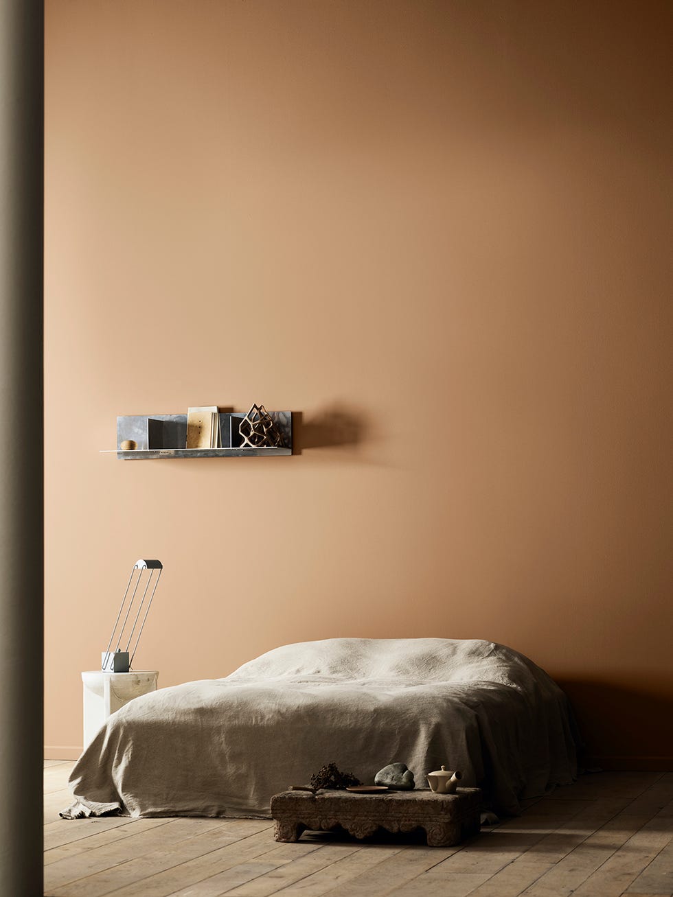 las tendencias del color para decorar 2025 incluyen el tono melocoton y los verdes