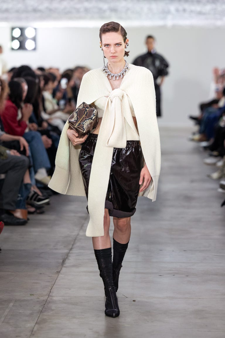 Las 15 tendencias de moda de primavera verano 2024 de mujer