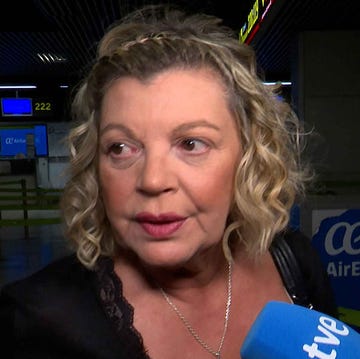Terelu acusa a 'La familia de la tele' de querer reventar su obra interview scenario at an airport checkin area