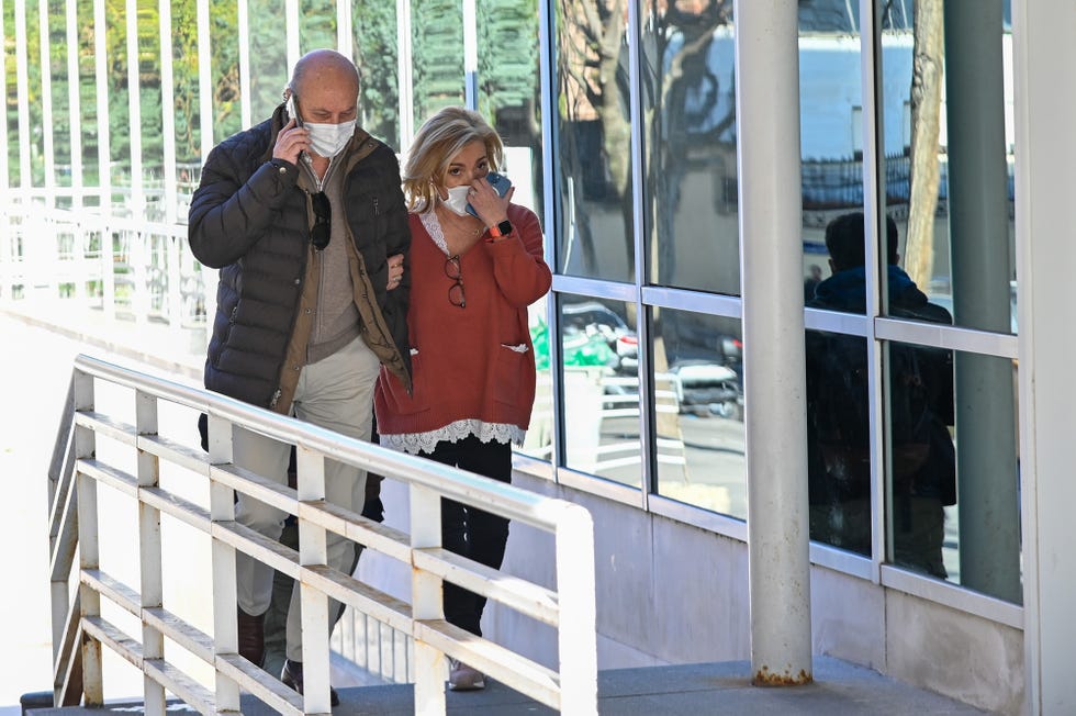 terelu campos y carmen borrego acuden al hospital, donde se encuentra ingresada su madre, maría teresa campos