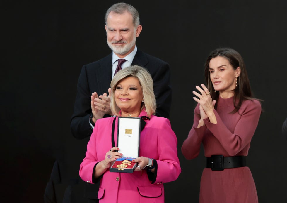 terelu campos con cesar lucendo y lara dibildos