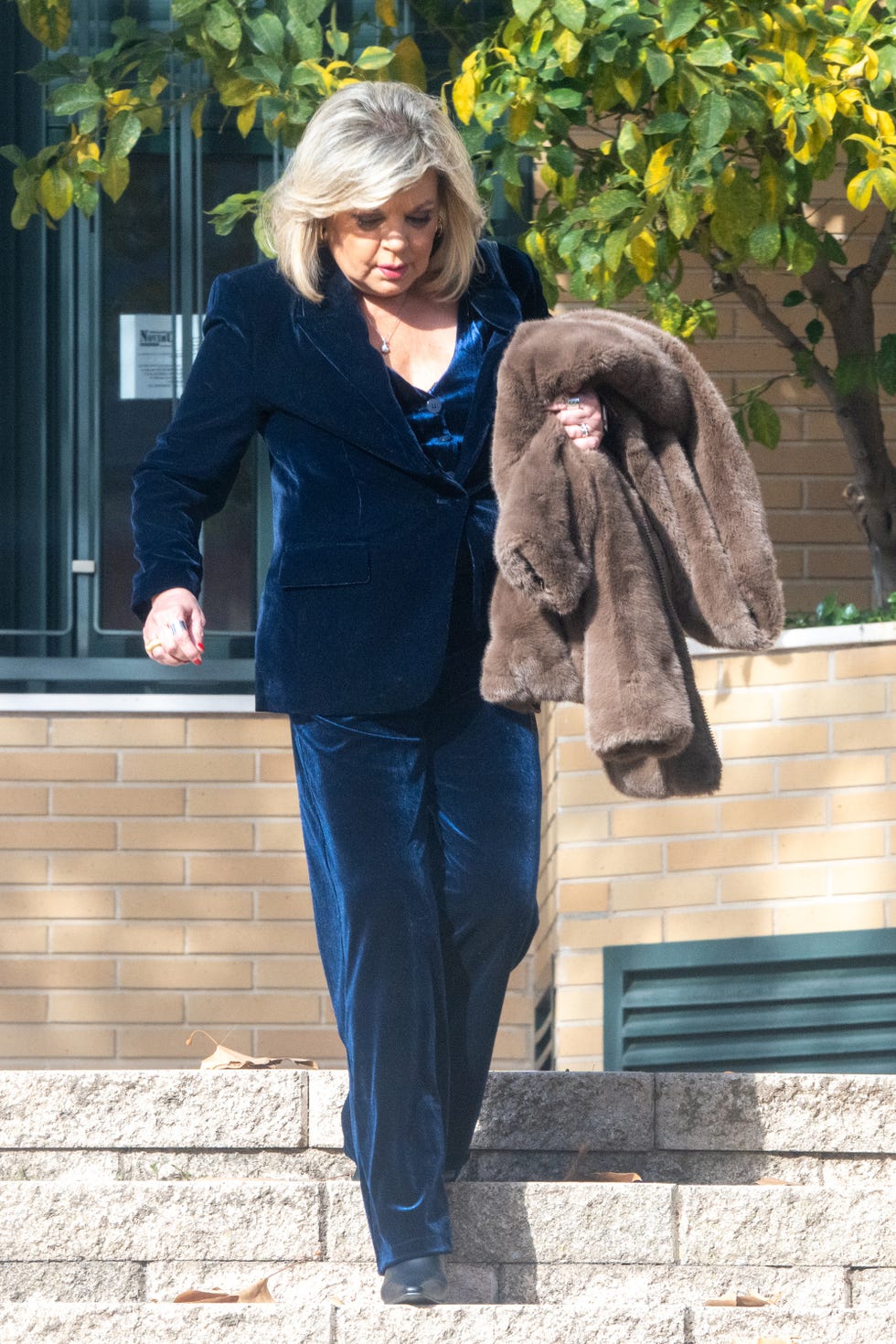 terelu campos visita a su hija alejandra rubio, a carlo costanzia y al bebe de ambos con una amiga