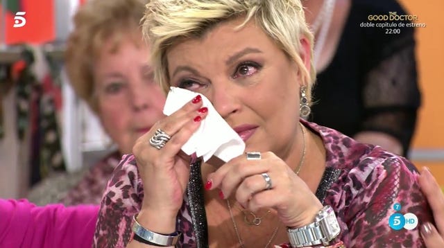Nose, Lip, Blond, Mouth, Eyelash, Finger, Nail, Gesture, 