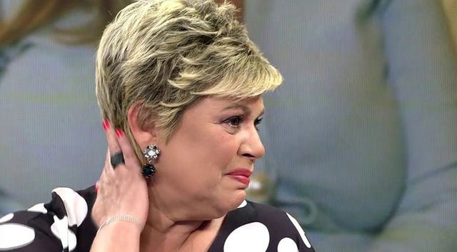 Terelu, Terelu Campos, Viva la vida, Terelu rompe al ver las críticas de 'Sálvame' por la venta de su casa, Terelu estalla tras ver las críticas por la venta de su casa, Terelu rompe a llorar al ver las críticas de sus excompañeros , Terelu rompe a llorar al ver las críticas de sus compañeros de 'Sálvame' por la venta de su casa
