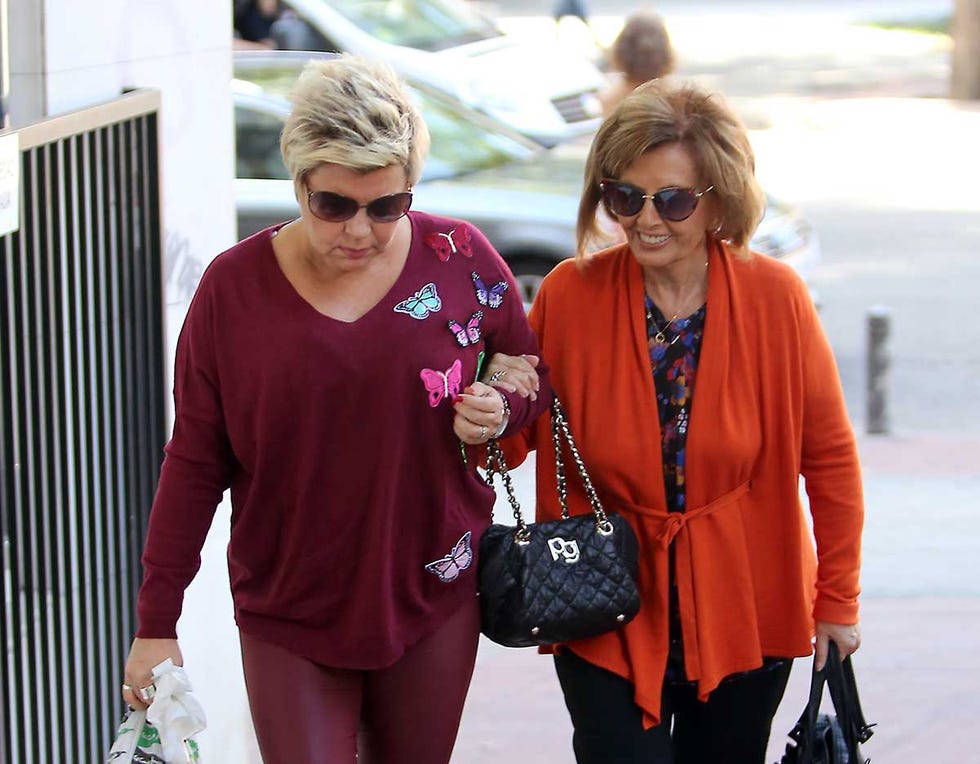 Terelu Campos, acompañada por su madre, María Teresa Campos, acude a su primera revisión médica tras su doble mastectomía