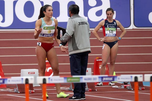teresa errandonea, anterior campeona de españa de 60 metros vallas y principal favorita, es descalificada por hacer una salida nula, este sábado, durante el campeonato de españa de atletismo en pista cubierta en madrid