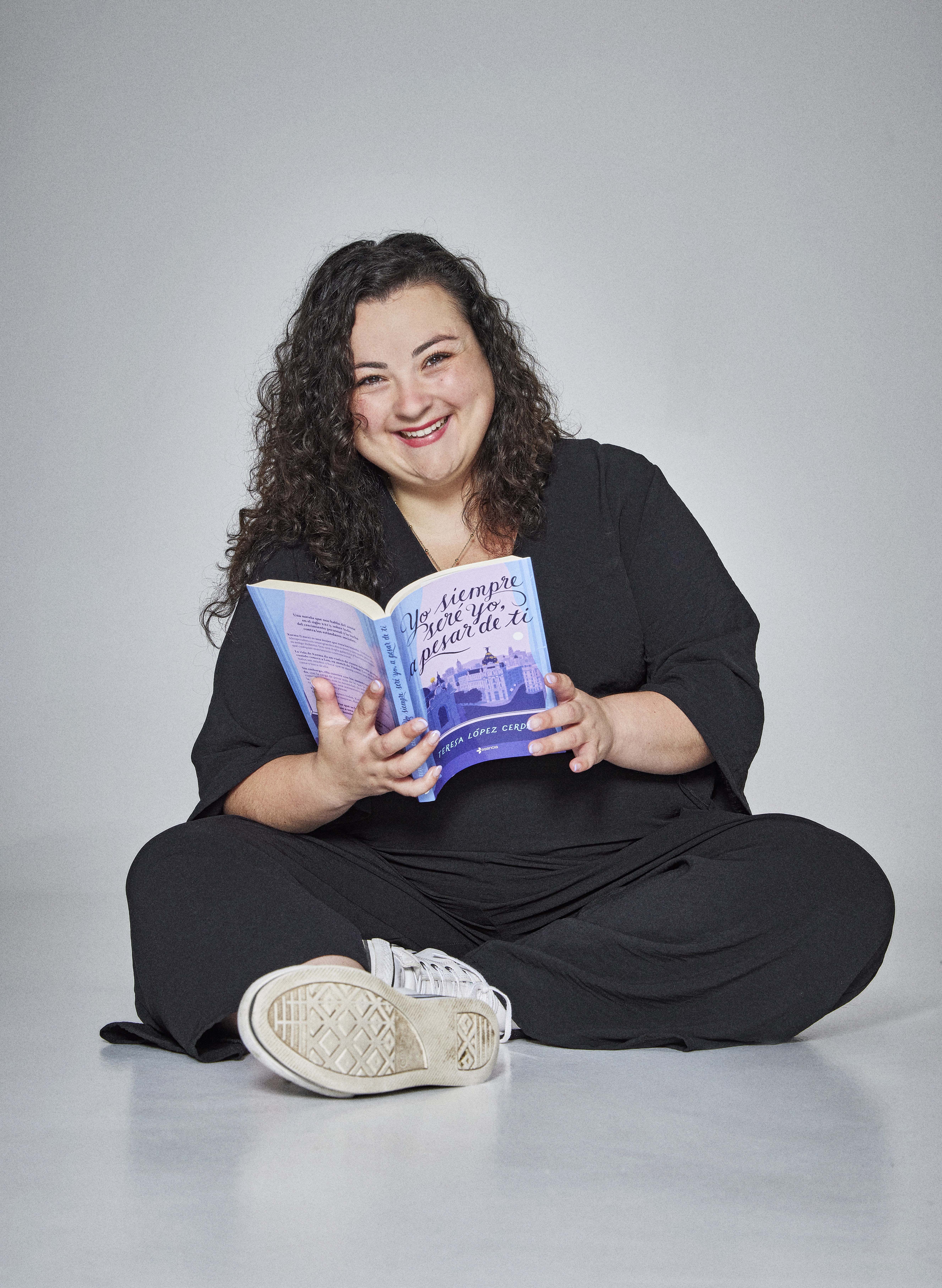 Teresa López Cerdán triunfa con el libro 'Yo siempre seré yo, a pesar de ti':  Mi físico me ha condicionado