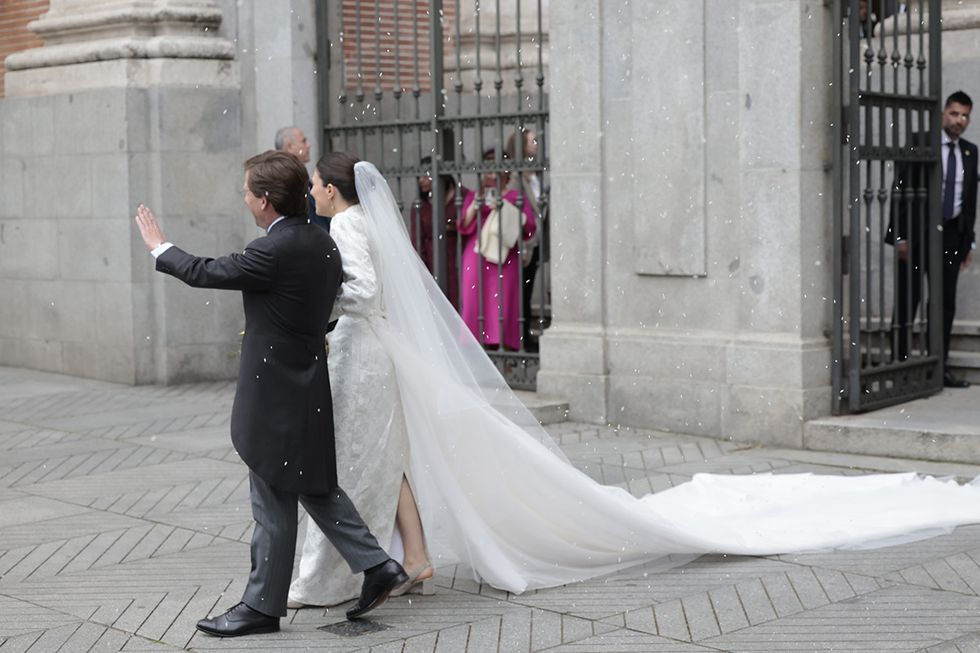 vestido de novia de teresa urquijo, en su boda con josé luis martínez almeida, alcalde de madrid