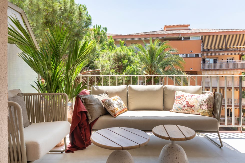 terraza con muebles de exterior