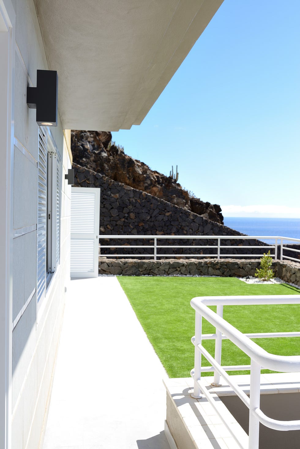 terraza con césped