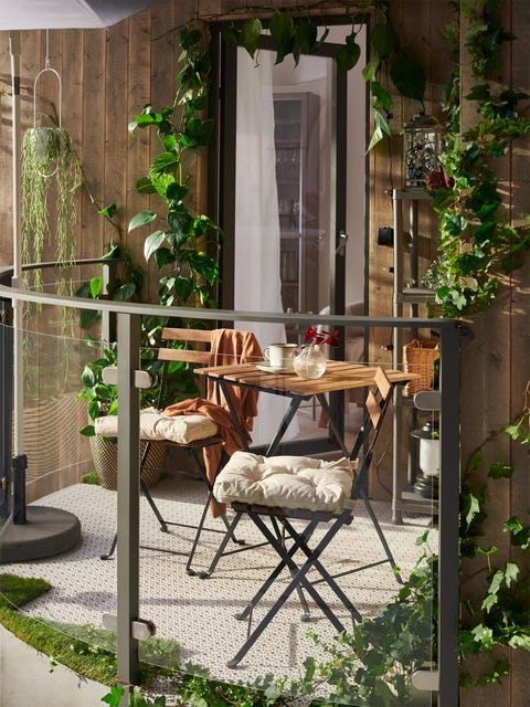 terraza pequeña con muebles de ikea