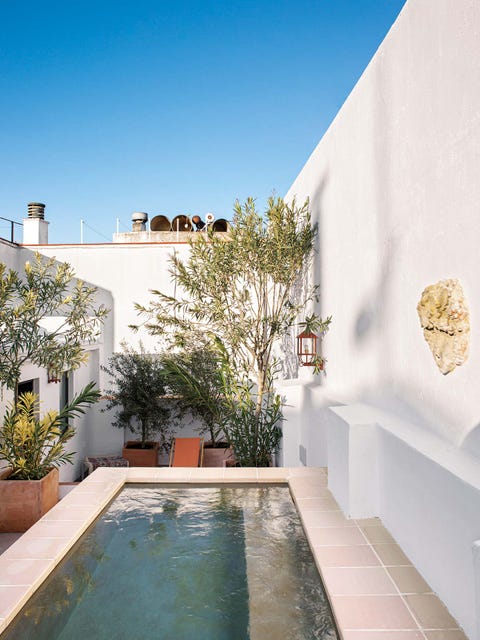 Hotel Swimming Pool