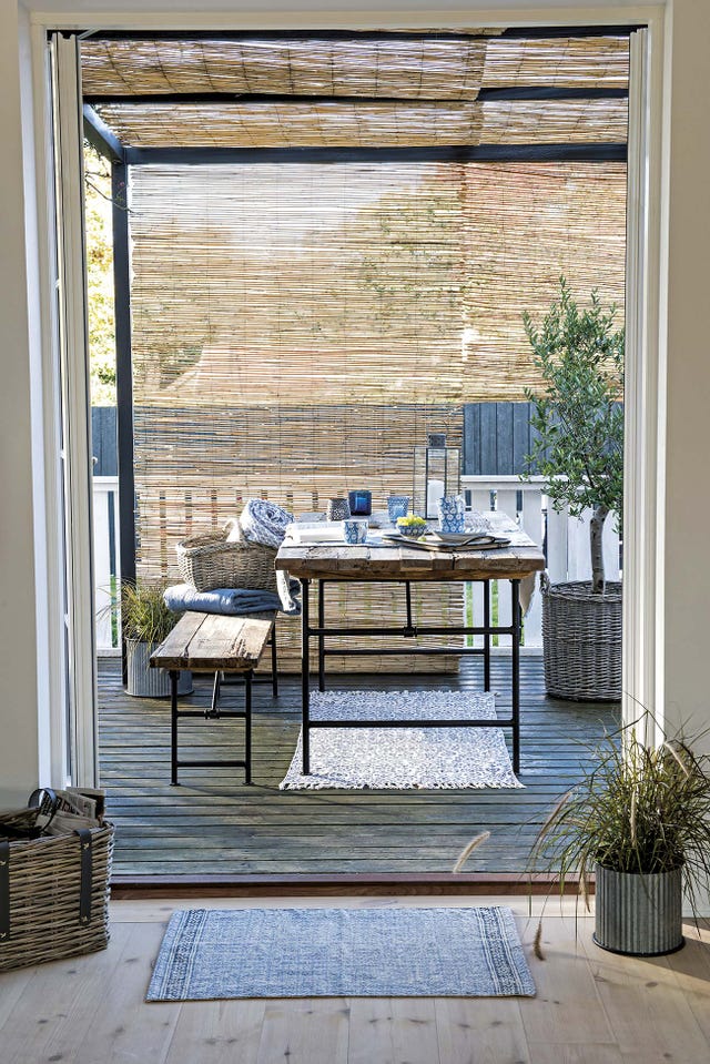 Comedor en la terraza a la sombra