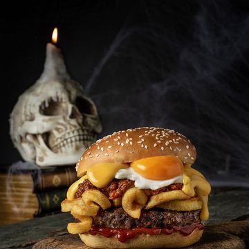 terrorific burger, la hamburguesa de tony roma’s para halloween 2023
