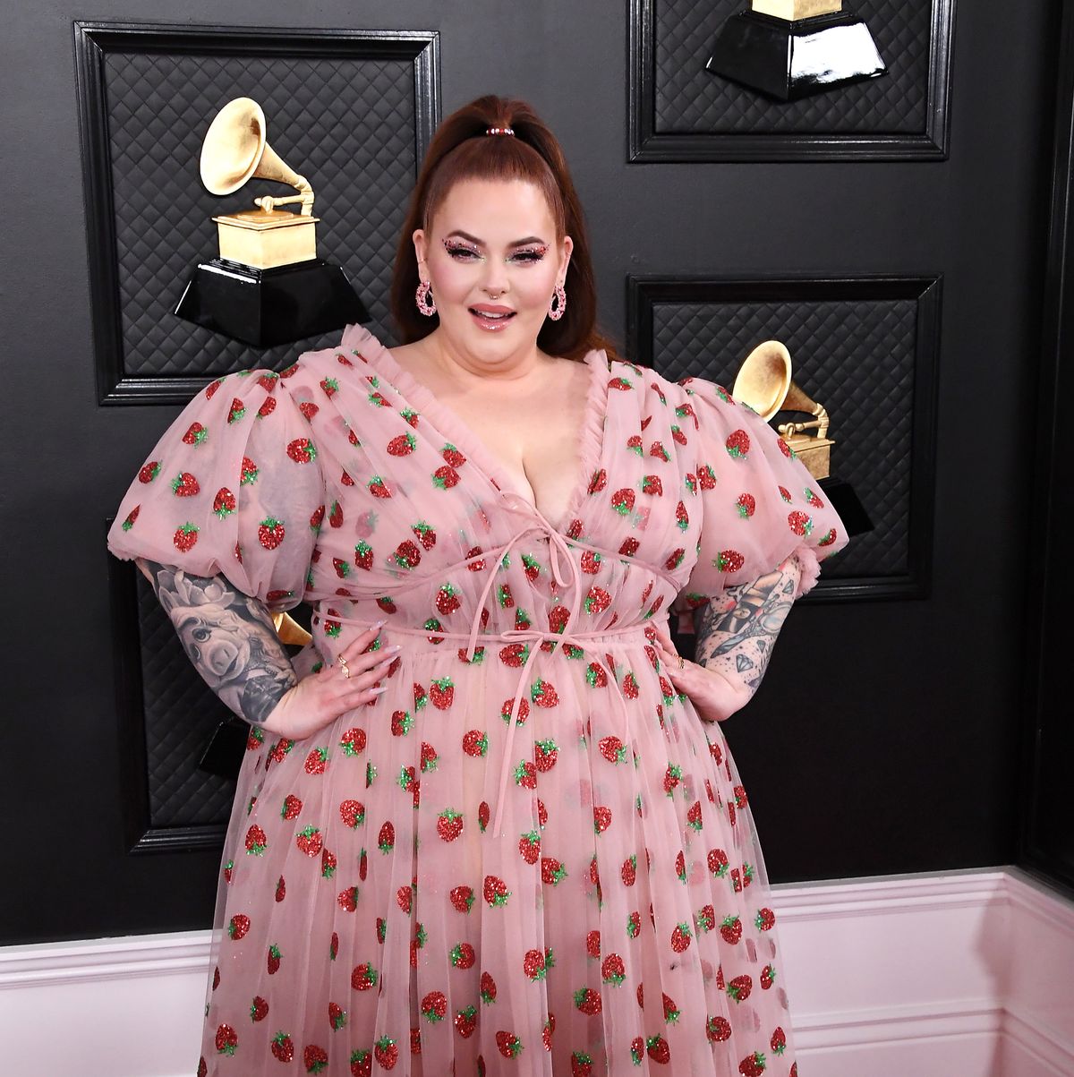 Tess Holliday Talks About Lizzo on the 2020 Grammys Red Carpet