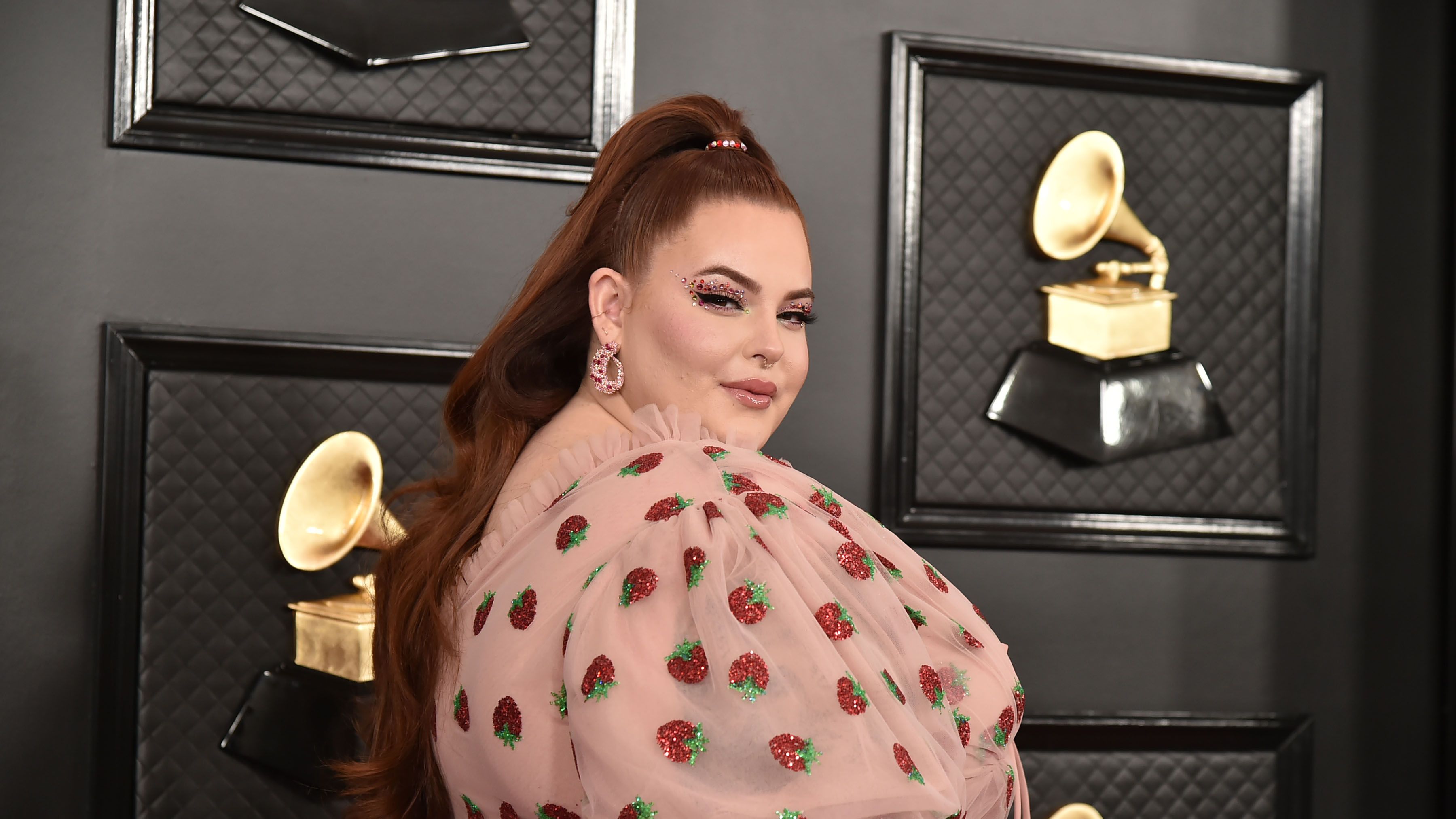 Model Tess Holliday reveals she's recovering from anorexia