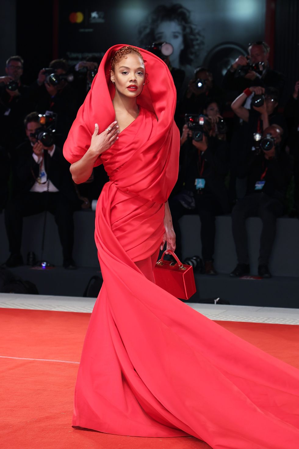 30 Fesyen Selebriti Paling Diingati Di Karpet Merah Festival Filem Venice