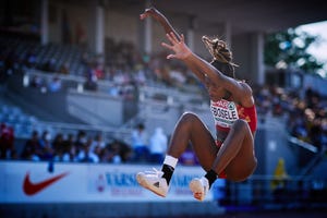 la español tessy ebosele compite en la prueba de triple salto en los los europeos sub18