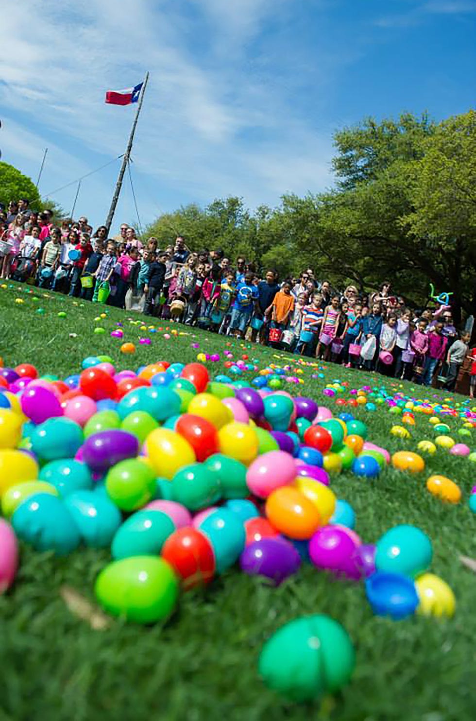 Fun Easter Egg Hunts Near Me 2022 - Best Easter Egg Hunts In America