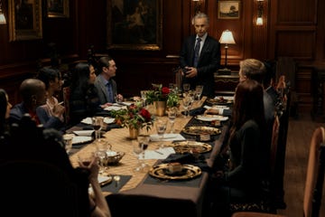 the fall of the house of usher l to r paola nuñez as dr alessandra ruiz, t'nia miller as victorine lafourcade, kyliegh curran as lenore usher, crystal balint as morella usher, henry thomas as frederick usher, bruce greenwood as roderick usher, samantha sloyan as tamerlane usher, matt biedel as bill t wilson in episode 101 of the fall of the house of usher cr eike schroter netflix 2023