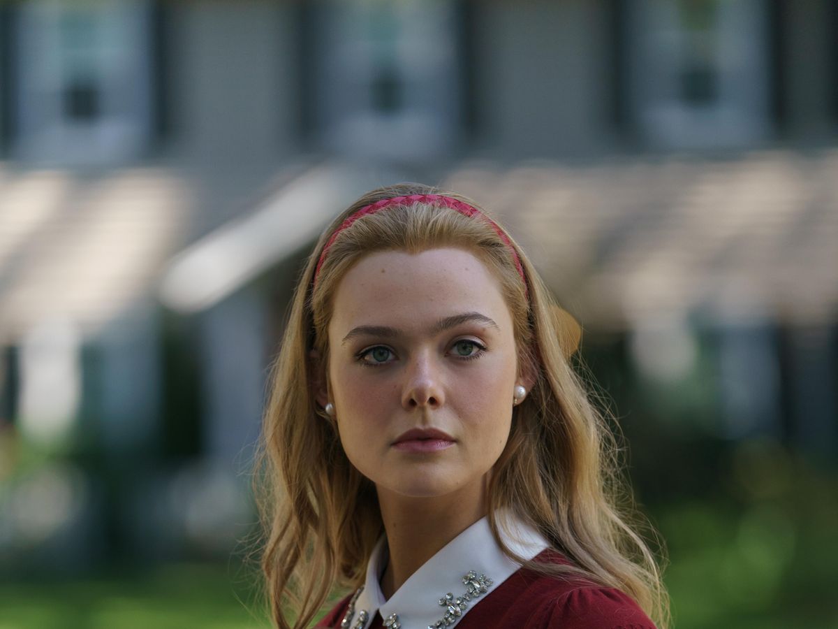 Elle Fanning Talks About the Glee Sequence in 'Girl From Plainville'  Episode 4