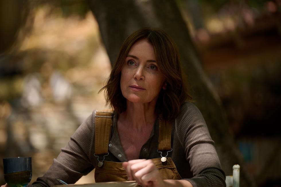 julie (keeley hawes)