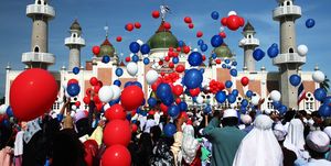 muslims around the world celebrate eid al fitr