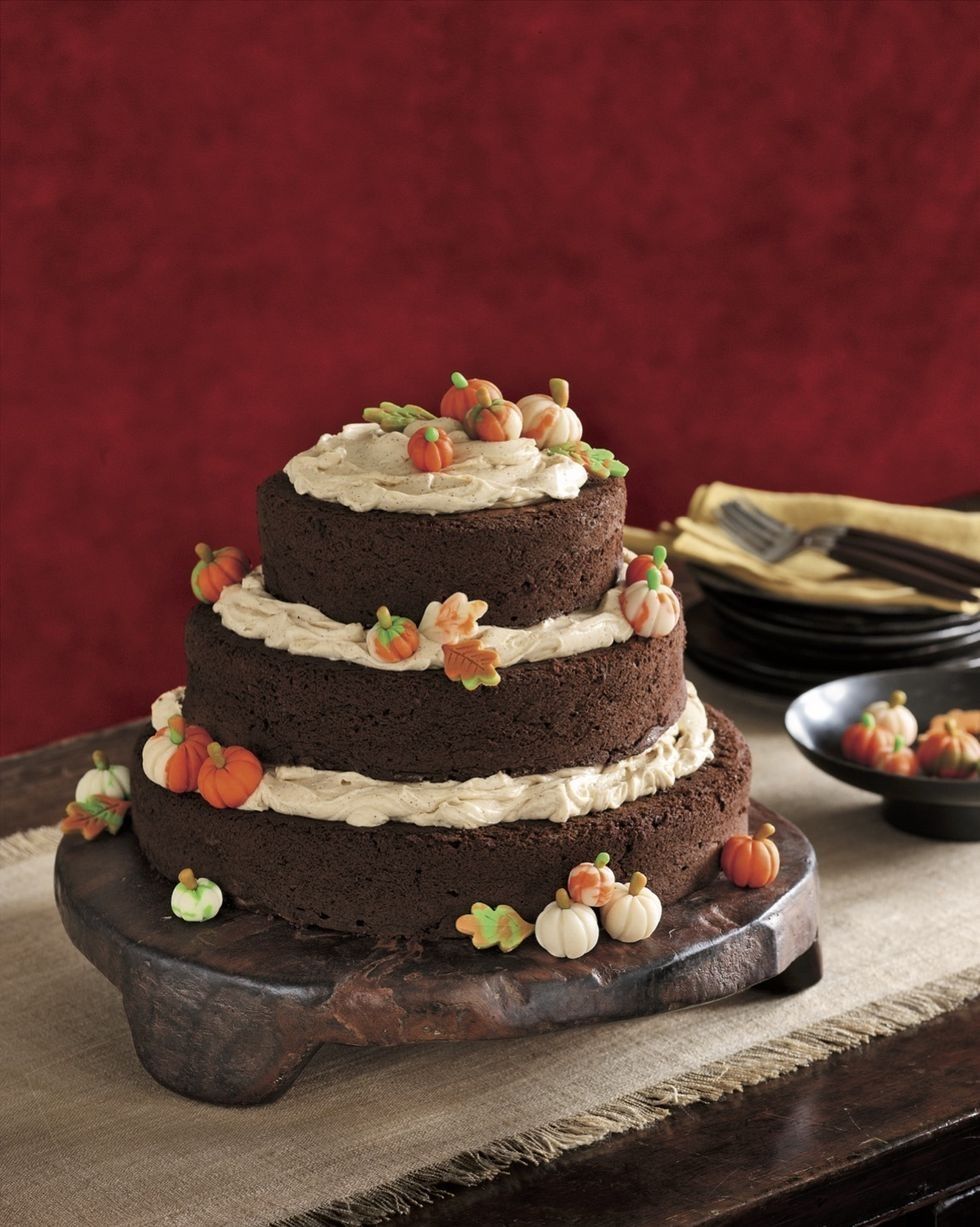 30 Thanksgiving Cake Recipes for a Festive Celebration!
