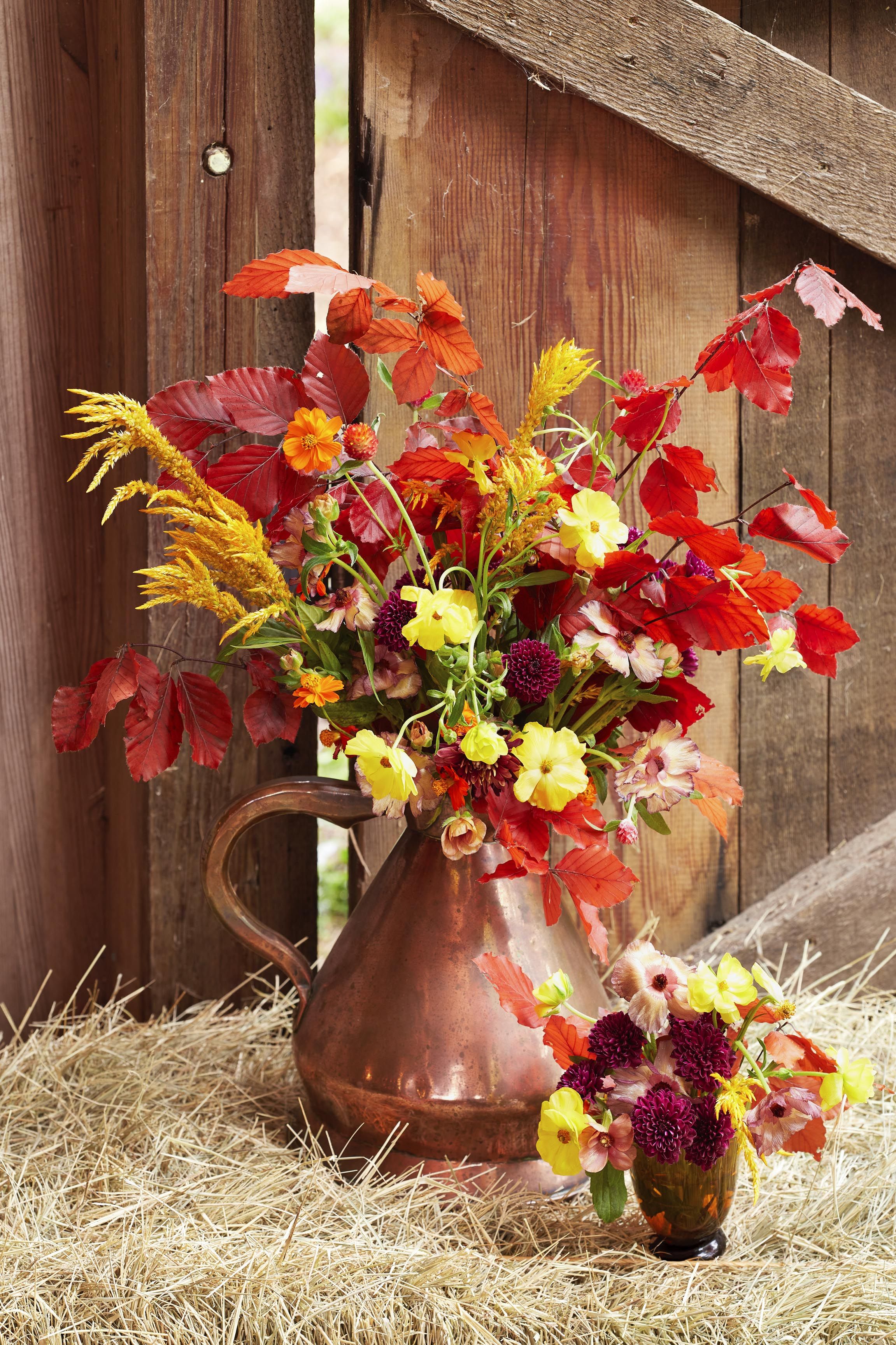 14 Thanksgiving Flowers and Centerpieces for Your Table 2023