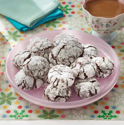 chocolate crinkle cookies on pink plate