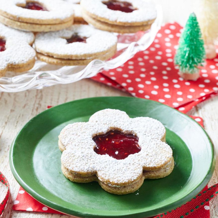 linzer cookies on green plate